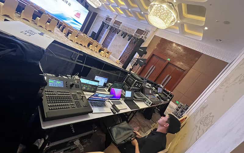 廣告物料制作會場布景舞臺搭建展位搭建舞臺燈光設(shè)備演藝音響高清LED屏 廣告物料制作會場布景舞臺搭建展位搭建舞臺燈光設(shè)備演藝音響高清LED屏