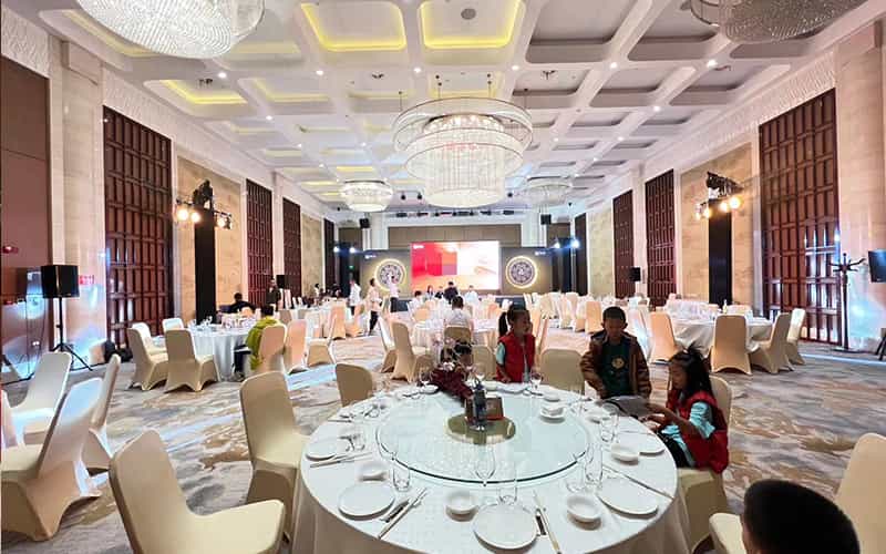 廣告物料制作會(huì)場(chǎng)布景舞臺(tái)搭建展位搭建舞臺(tái)燈光設(shè)備演藝音響高清LED屏 廣告物料制作會(huì)場(chǎng)布景舞臺(tái)搭建展位搭建舞臺(tái)燈光設(shè)備演藝音響高清LED屏